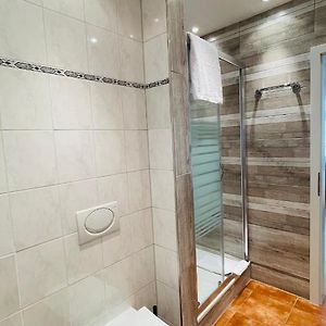 Standard Zimmer mit Kingsize-Bett
